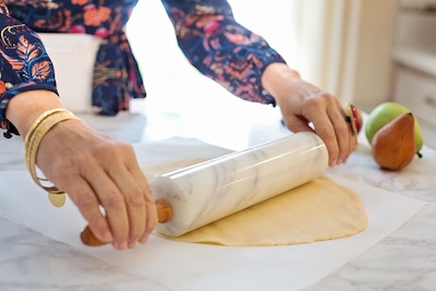Gâteau d'anniversaire personnalisé avec décorations colorées