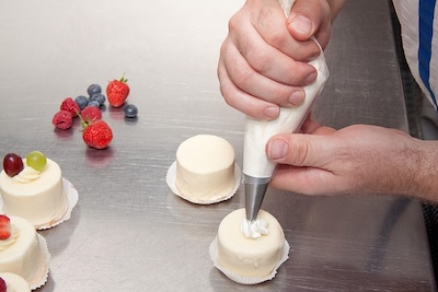 Macarons artisanaux aux saveurs variées